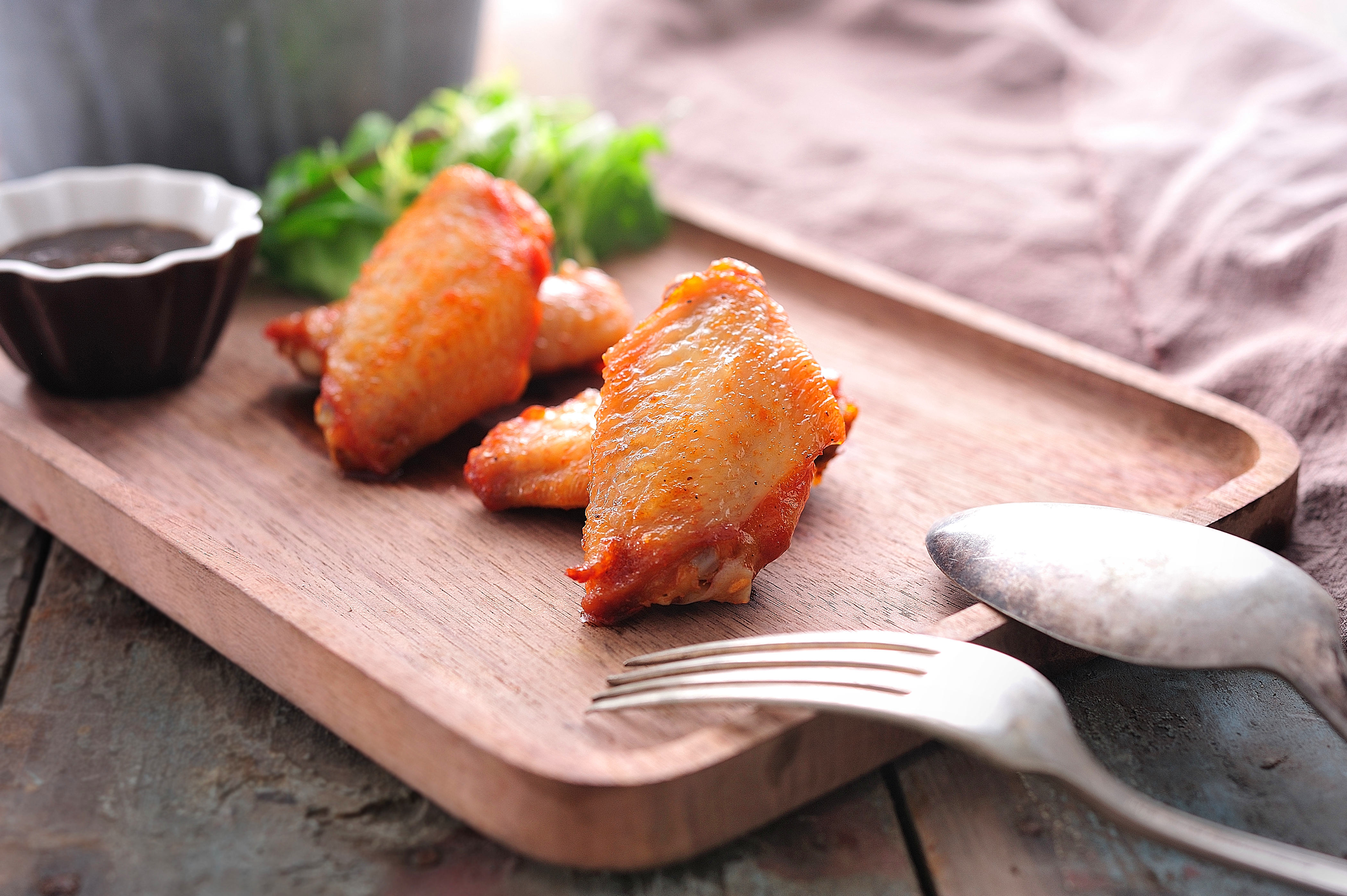 政策：引导电商主体到乡村布局；新宝gg发展：加码“熟食化”战略